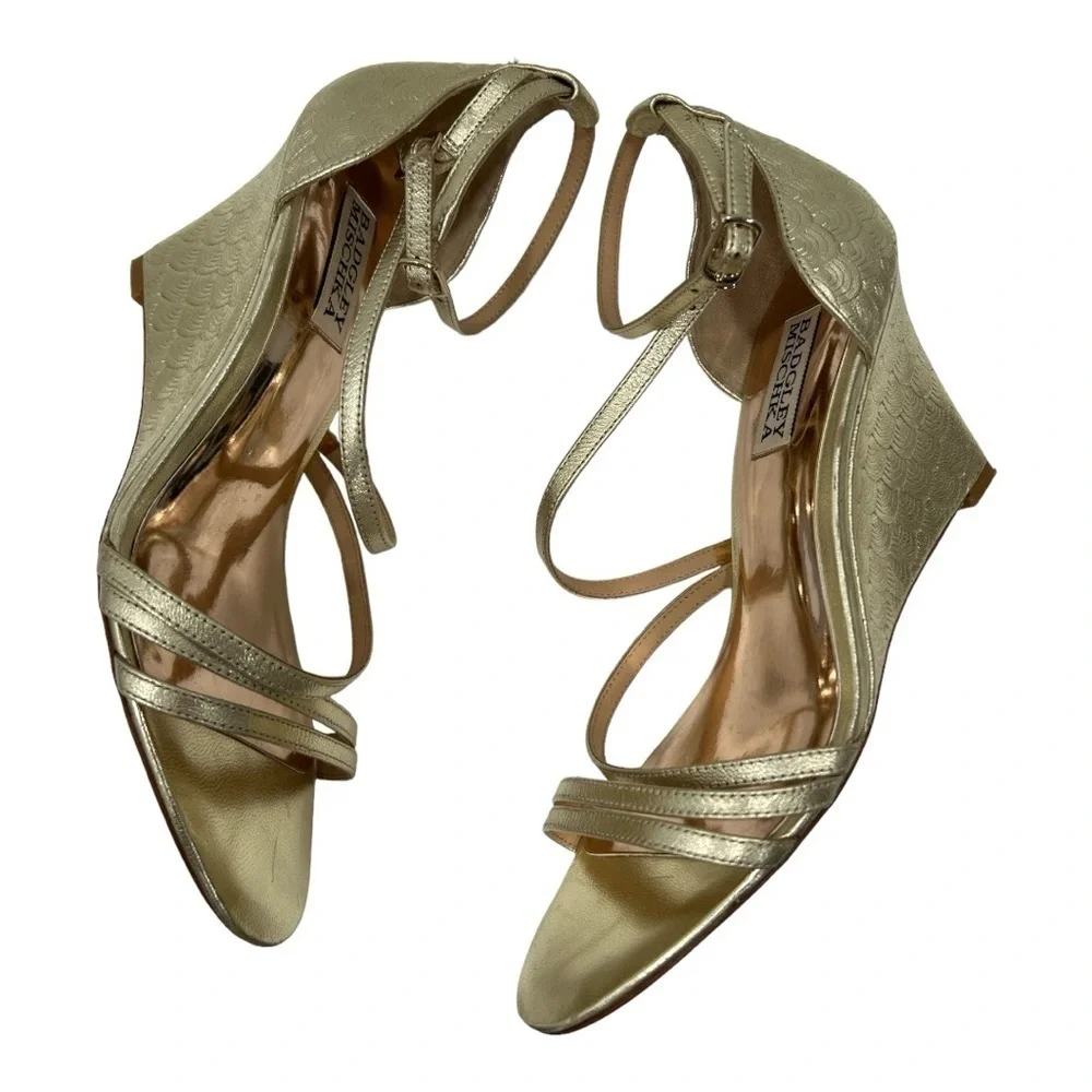 Badgley Mischka Women's Bonanza Wedge Sandal Platino/Gold size 7.5